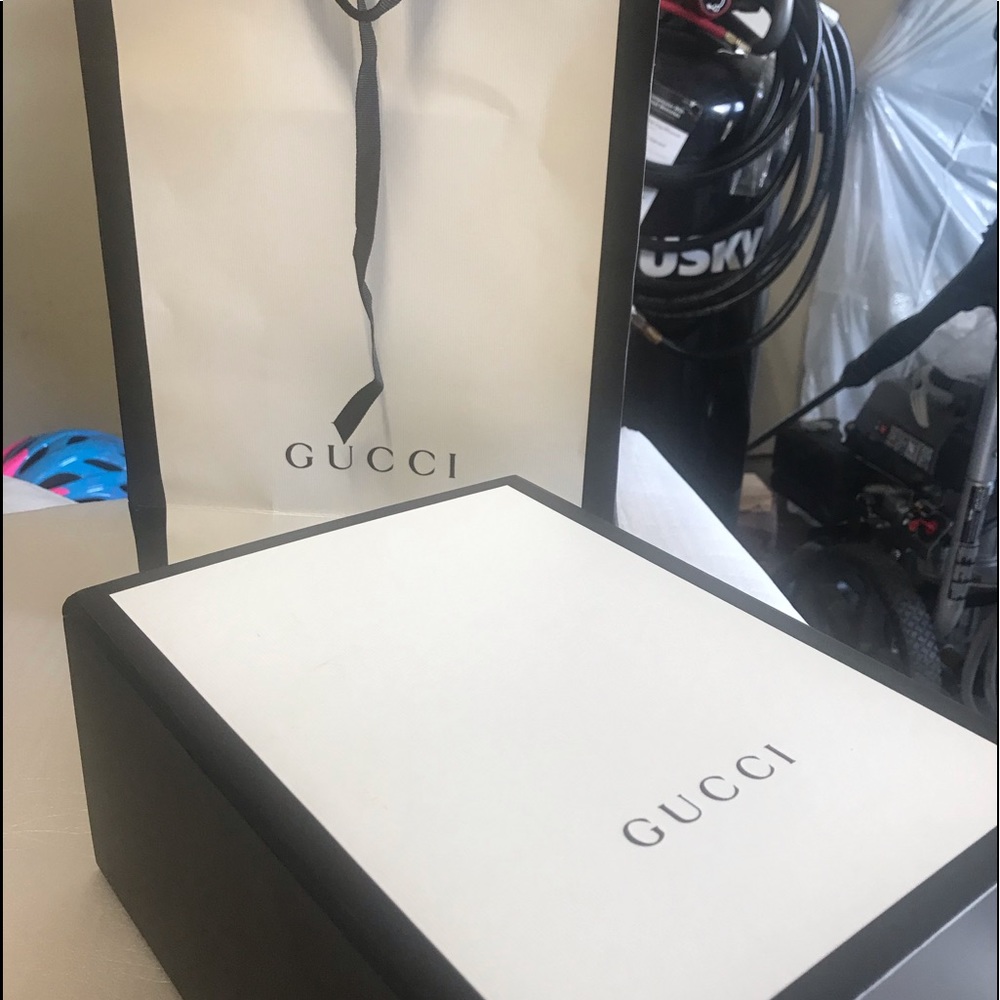 Authentic Gucci crossbody GG MARMONT2.0